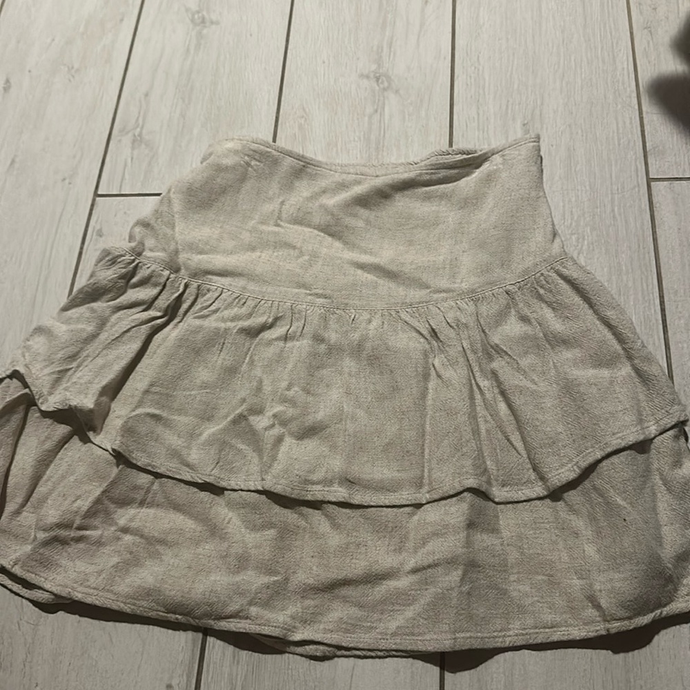 Never worn abercrombie and fitch beige skirt size XS